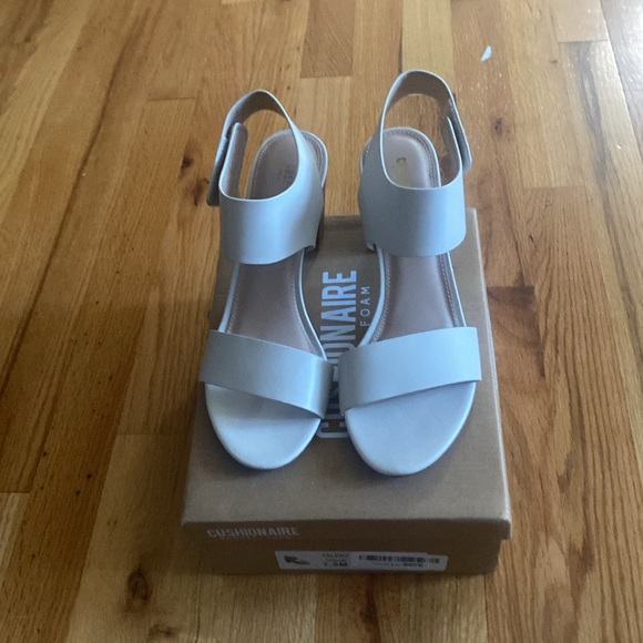 NWOT women’s cut out heel sandal - Picture 2 of 3